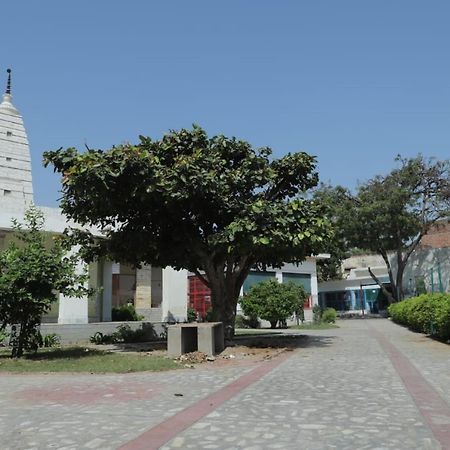 Radha Madhav Ashram Vrindāvan Exteriör bild