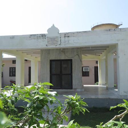 Radha Madhav Ashram Vrindāvan Exteriör bild