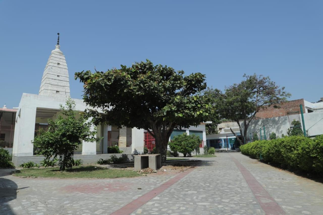 Radha Madhav Ashram Vrindāvan Exteriör bild