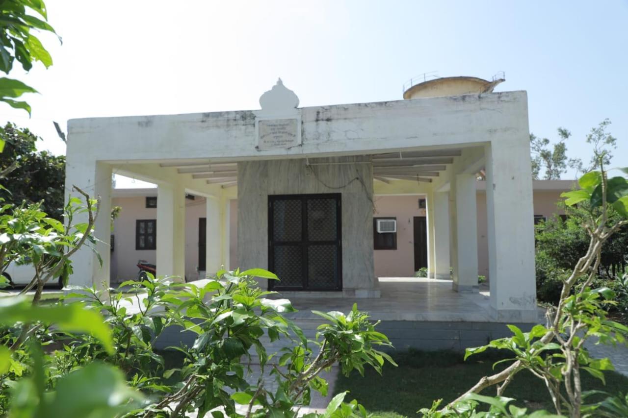 Radha Madhav Ashram Vrindāvan Exteriör bild