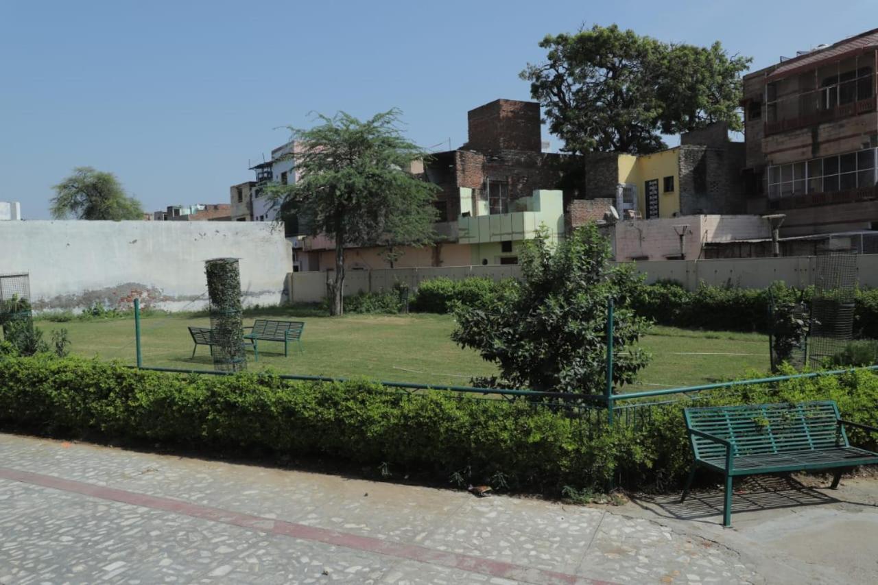 Radha Madhav Ashram Vrindāvan Exteriör bild
